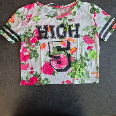 T-shirt floral blanc et rose